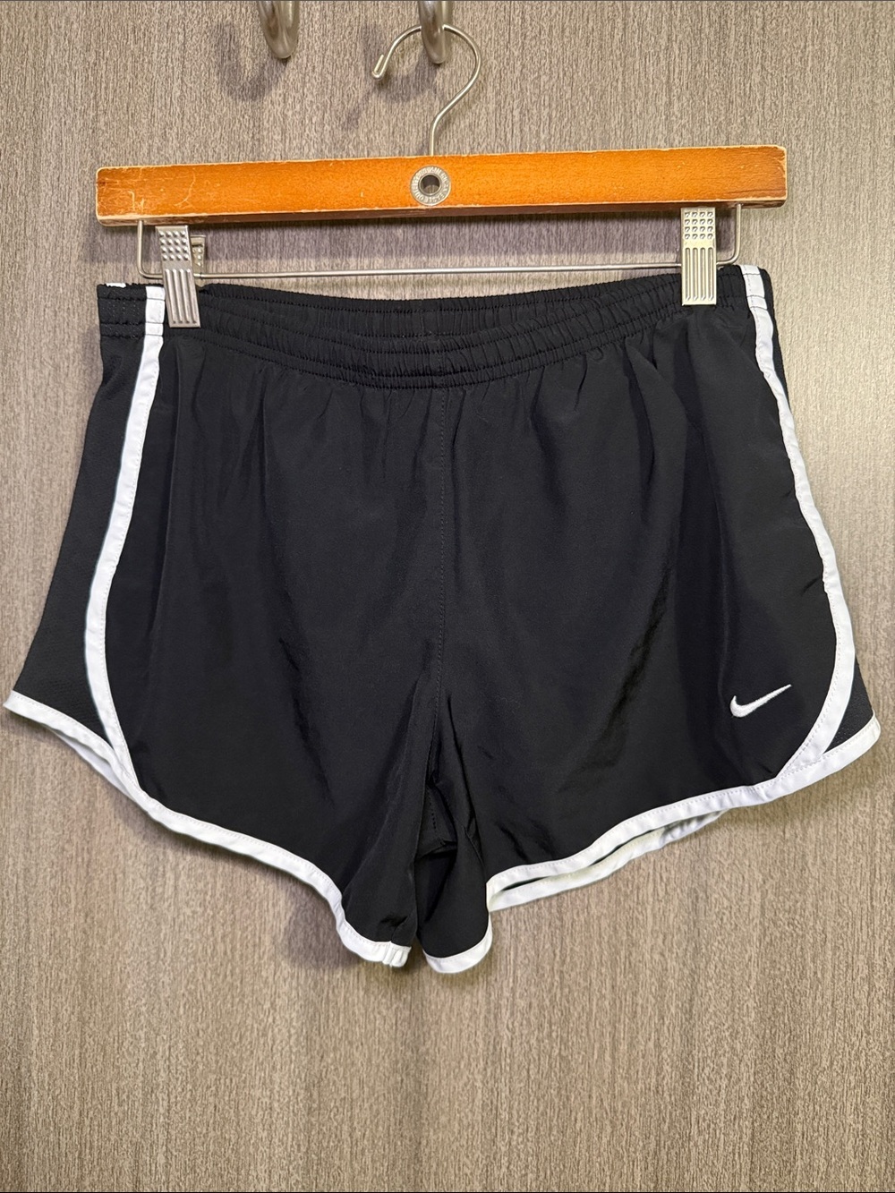 Nike Dri-Fit Kids Black and White Tempo Athletic Shorts Size Large EUC